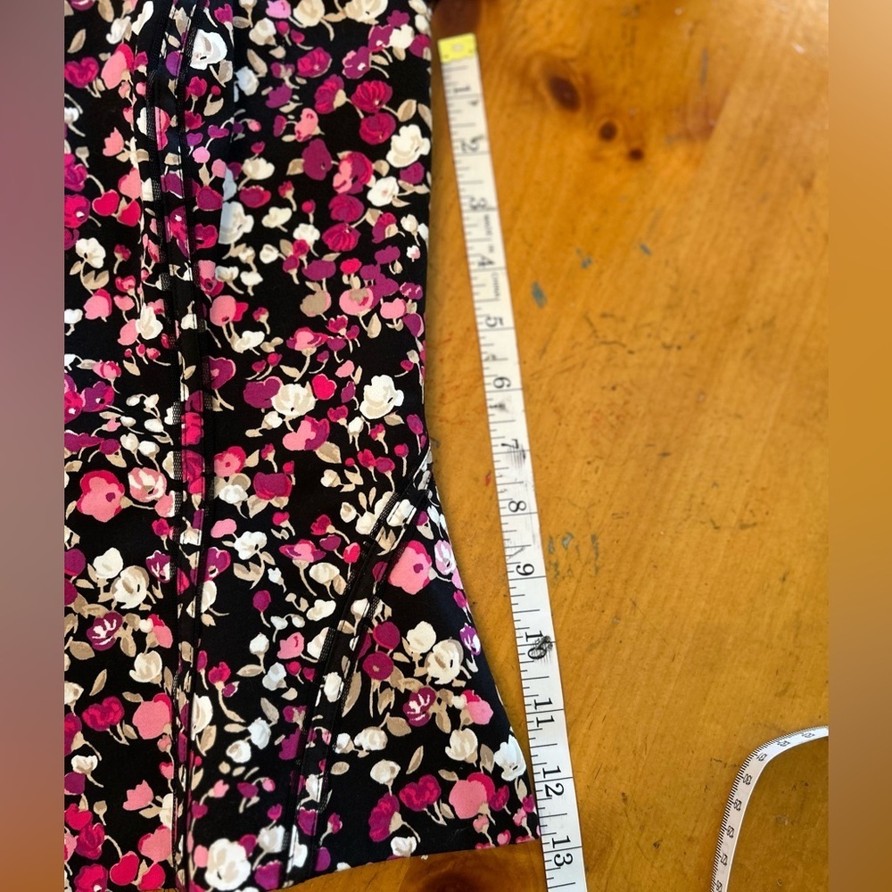 White House Black Market Corset Floral Top. - Picture 15 of 15